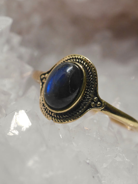 The Nomad Ring – Labradorite (Size P½ / 8 )