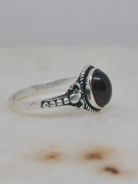 The Athena Ring – Garnet (Size L / 5.5)