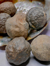 Load image into Gallery viewer, Shaman Stone / Moqui balls
