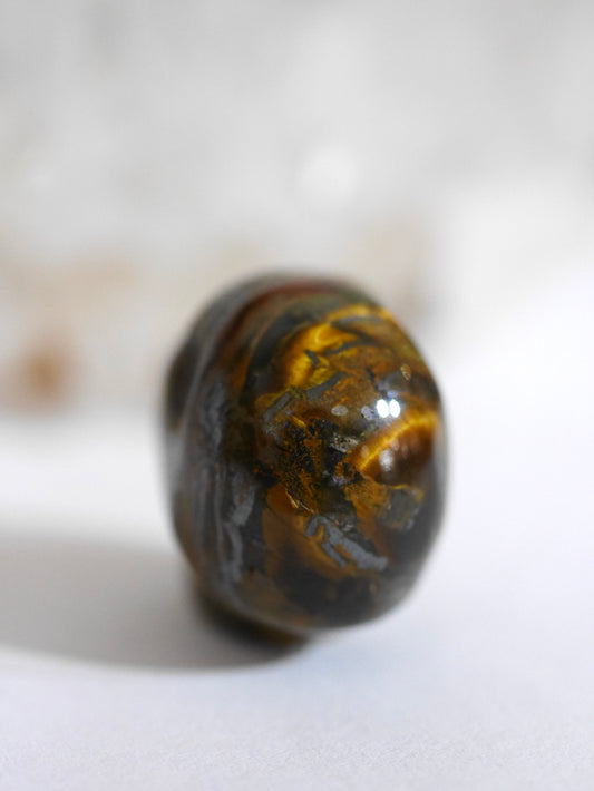 Mini Tiger Eye Skull Carving