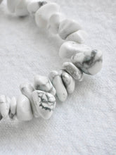 Load image into Gallery viewer, Howlite Chip Bracelet
