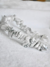 Load image into Gallery viewer, Howlite Chip Bracelet

