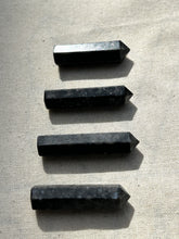 Load image into Gallery viewer, Indigo Gabbro Small point
