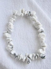 Load image into Gallery viewer, Howlite Chip Bracelet

