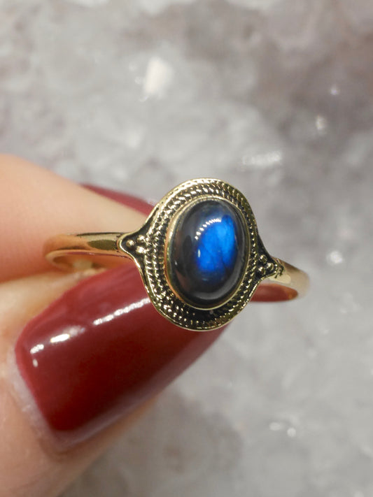 The Nomad Ring – Labradorite (Size P½ / 8 )