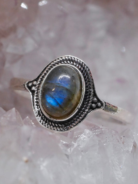 The Nomad Ring – Labradorite (Size N½ / 7.5)