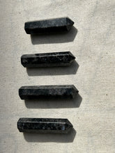 Load image into Gallery viewer, Indigo Gabbro Small point
