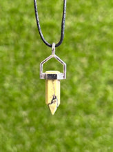 Load image into Gallery viewer, Serpentine Mini Point Necklace
