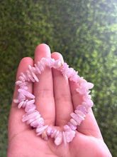 Load image into Gallery viewer, Kunzite polished chip bracelet
