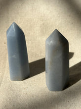 Load image into Gallery viewer, Angelite Point
