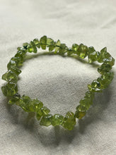 Load image into Gallery viewer, Peridot Chip Bracelet
