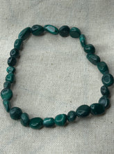Load image into Gallery viewer, Malachite Pebble Bracelet
