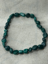 Load image into Gallery viewer, Malachite Pebble Bracelet
