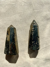 Load image into Gallery viewer, Pyrite point
