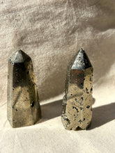 Load image into Gallery viewer, Pyrite point
