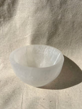 Load image into Gallery viewer, Mini  Selenite  Bowl
