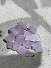 Load image into Gallery viewer, Kunzite Rough
