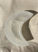 Load image into Gallery viewer, Selenite Crescent Moon Bowl
