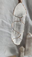 Load and play video in Gallery viewer, Quartz Wirewrap Necklace - Copper
