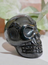 Load image into Gallery viewer, Mini skull carving
