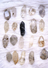 Load image into Gallery viewer, Rough natural quartz points
