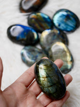 Load image into Gallery viewer, Labradorite large polished gallet A grade
