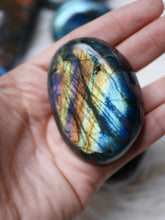 Load image into Gallery viewer, Labradorite large polished gallet A grade
