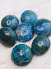 Load image into Gallery viewer, Blue Apatite Gallet
