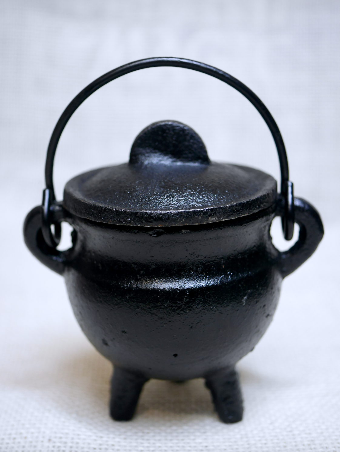Cast Iron Cauldron with lid