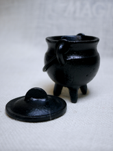 Load image into Gallery viewer, Cast Iron Cauldron with lid
