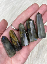 Load image into Gallery viewer, Labradorite Point
