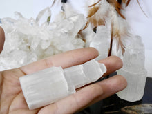 Load image into Gallery viewer, Mini selenite tower / ring holder
