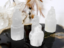 Load image into Gallery viewer, Mini selenite tower / ring holder
