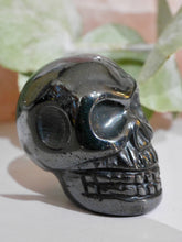 Load image into Gallery viewer, Mini hematite skull carving
