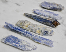 Load image into Gallery viewer, Raw blue Kyanite
